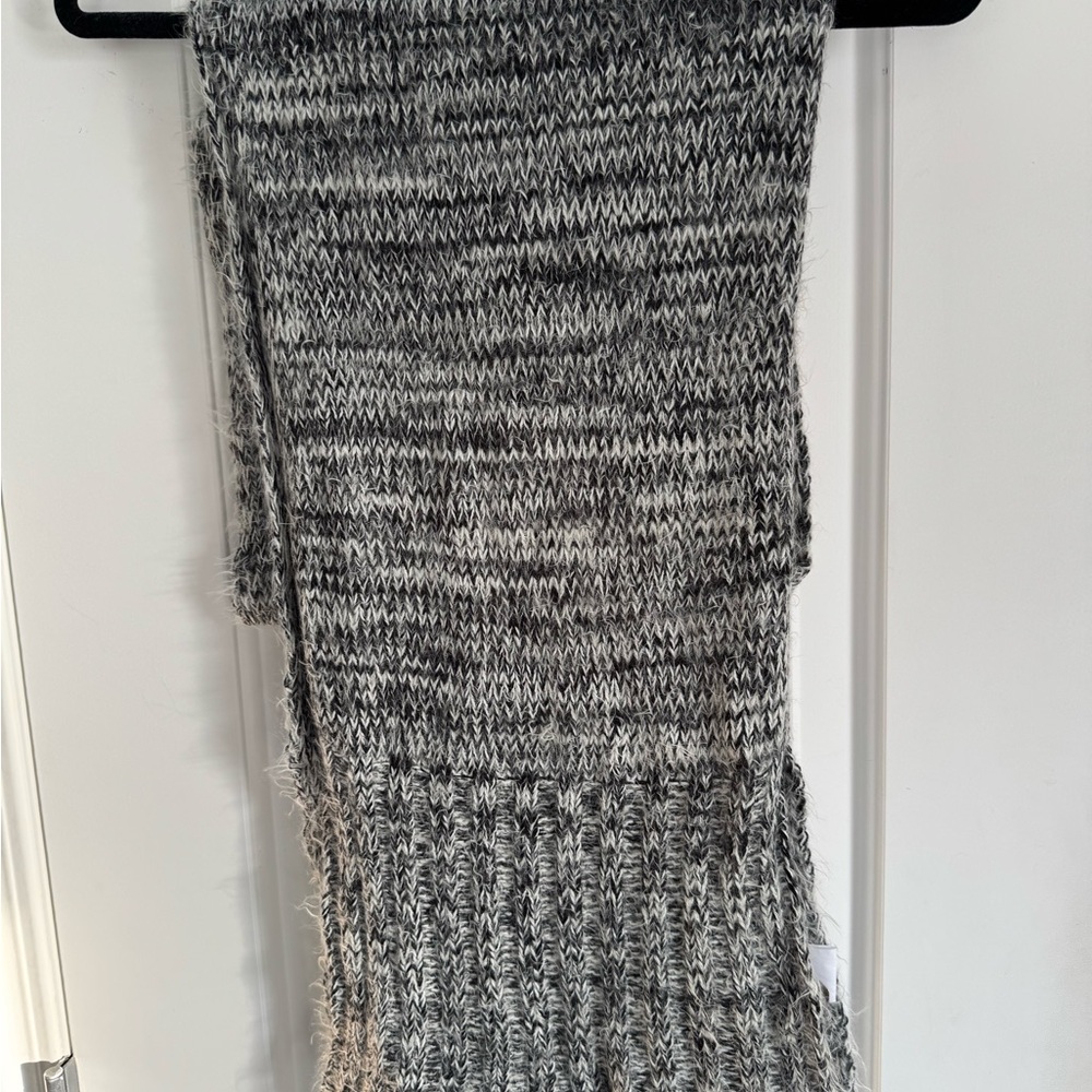 Penningtons Black and White Knit Accessory